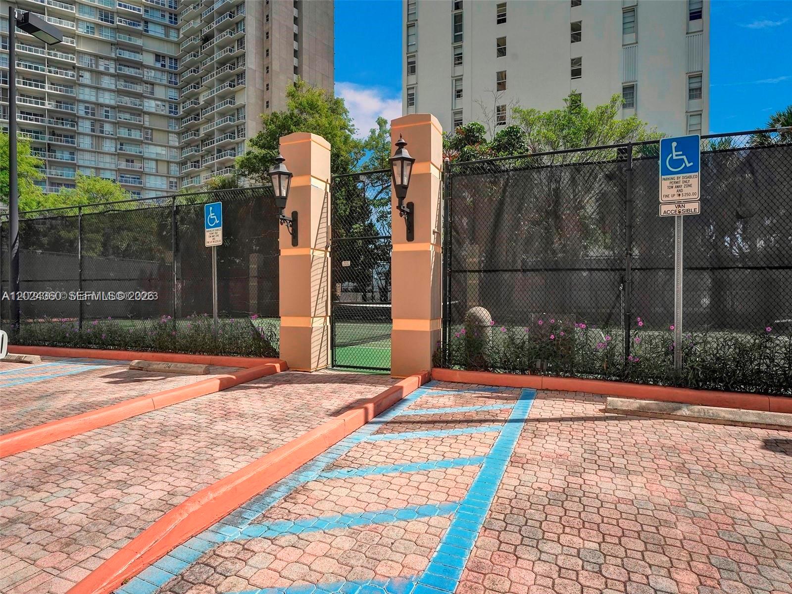 THE METROPOLITAN CONDO - Residential Lease
