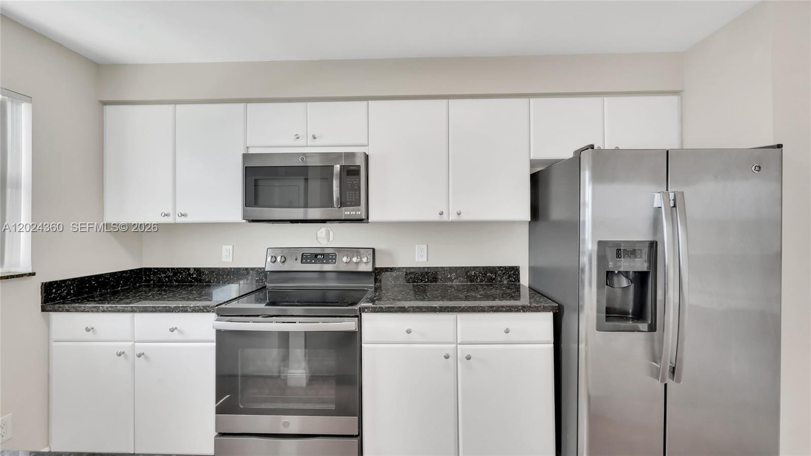 THE METROPOLITAN CONDO - Residential Lease