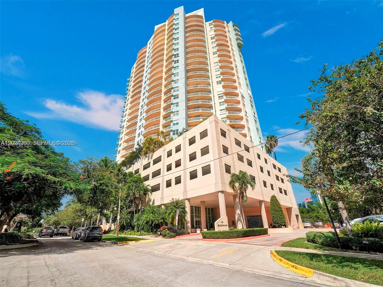 THE METROPOLITAN CONDO - Residential Lease
