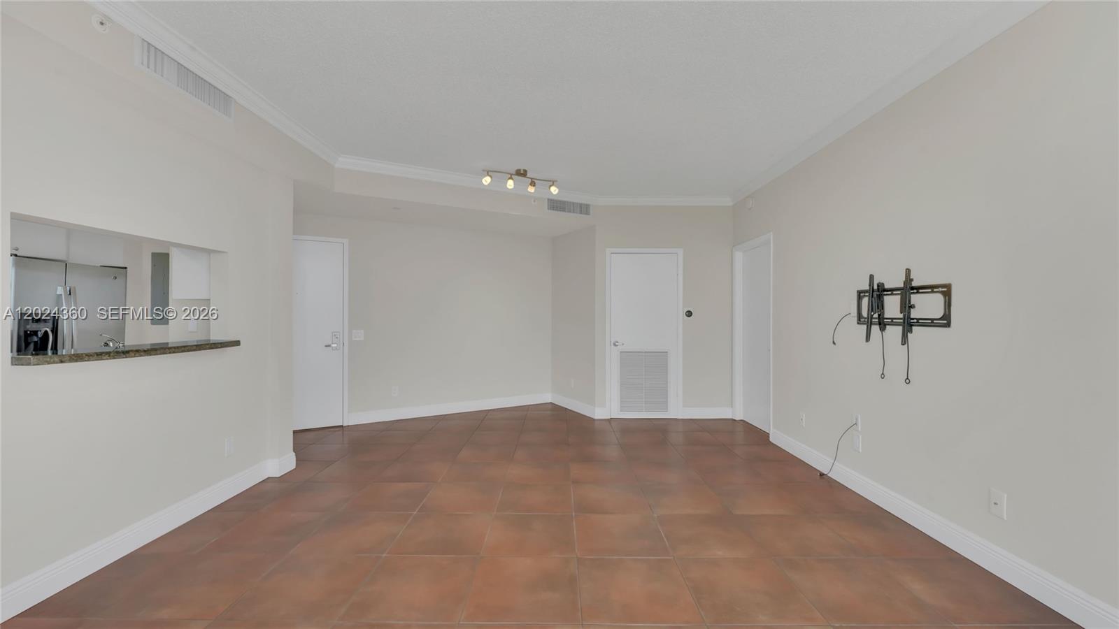 THE METROPOLITAN CONDO - Residential Lease