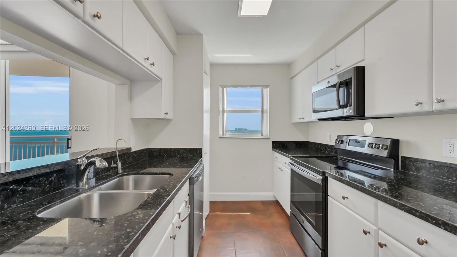 THE METROPOLITAN CONDO - Residential Lease
