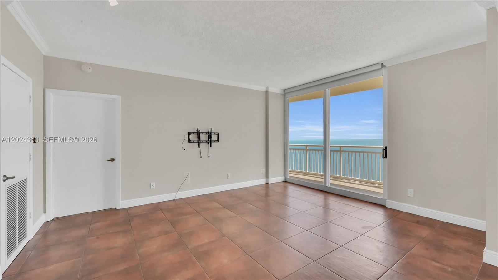 THE METROPOLITAN CONDO - Residential Lease
