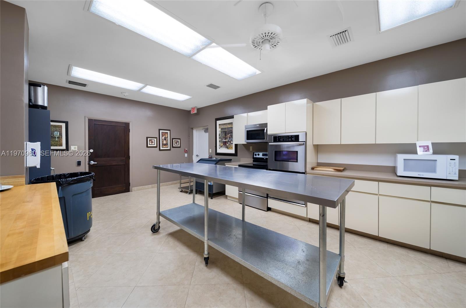 PLAZA SOUTH CONDO - Residential