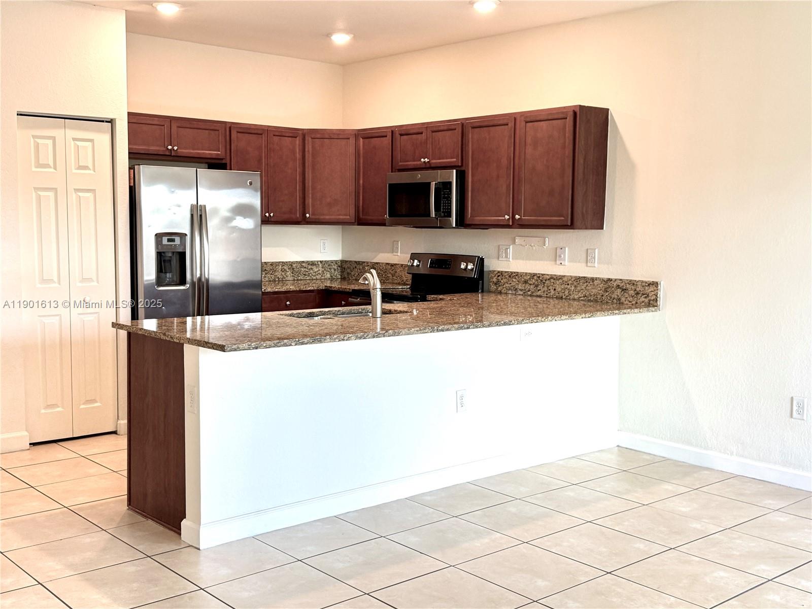 COCO PALM ESTATES - Residential Lease