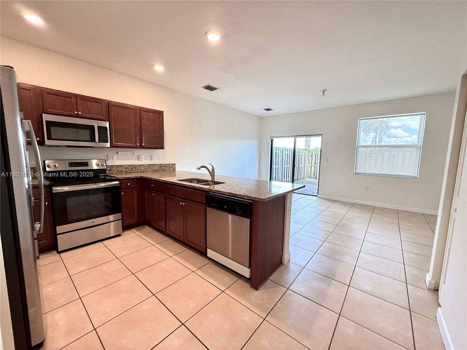 COCO PALM ESTATES - Residential Lease