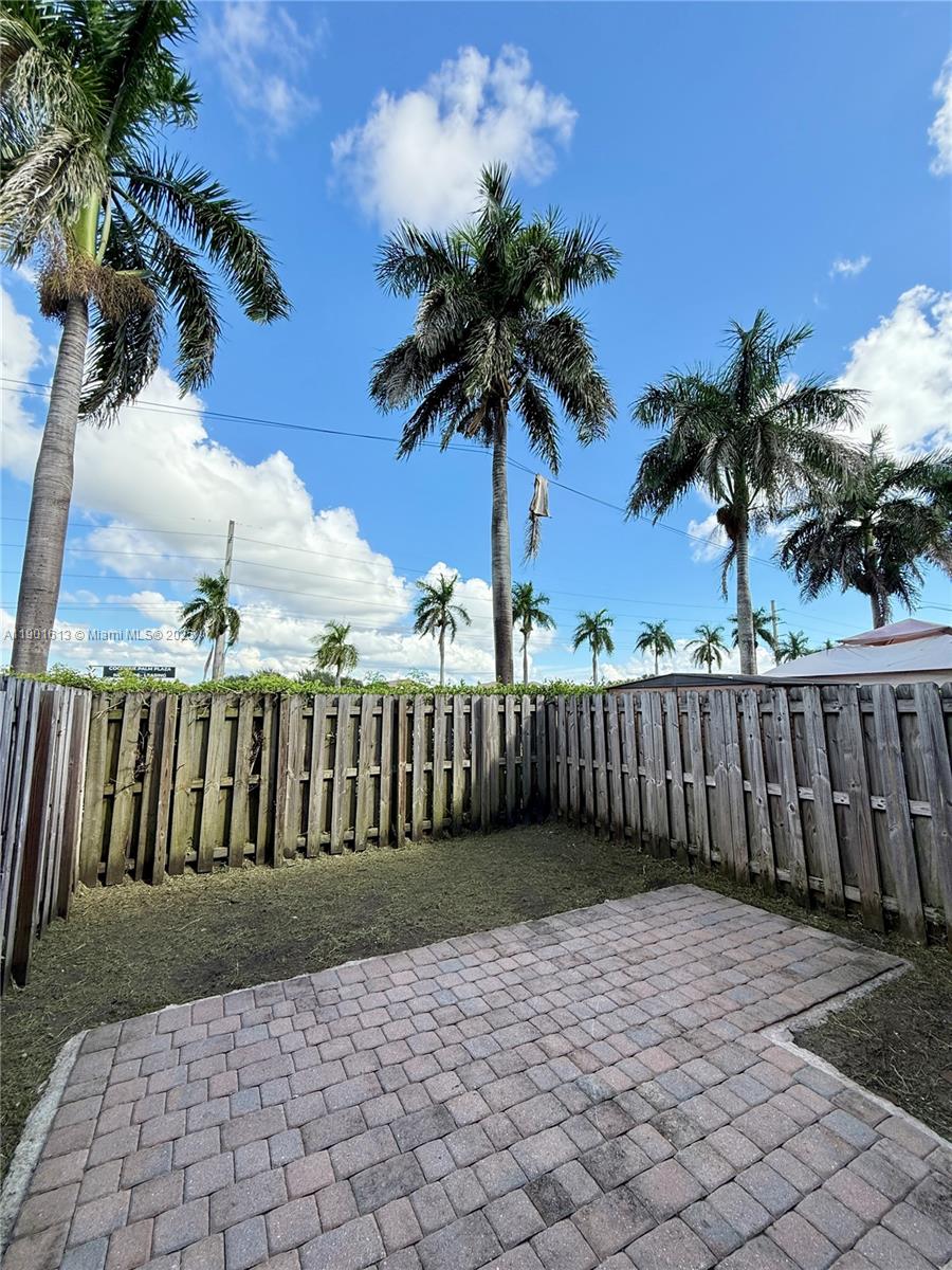 COCO PALM ESTATES - Residential Lease