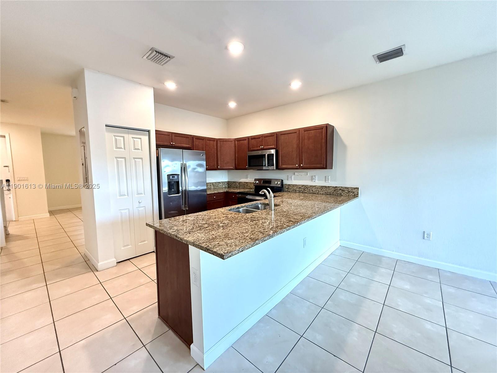 COCO PALM ESTATES - Residential Lease