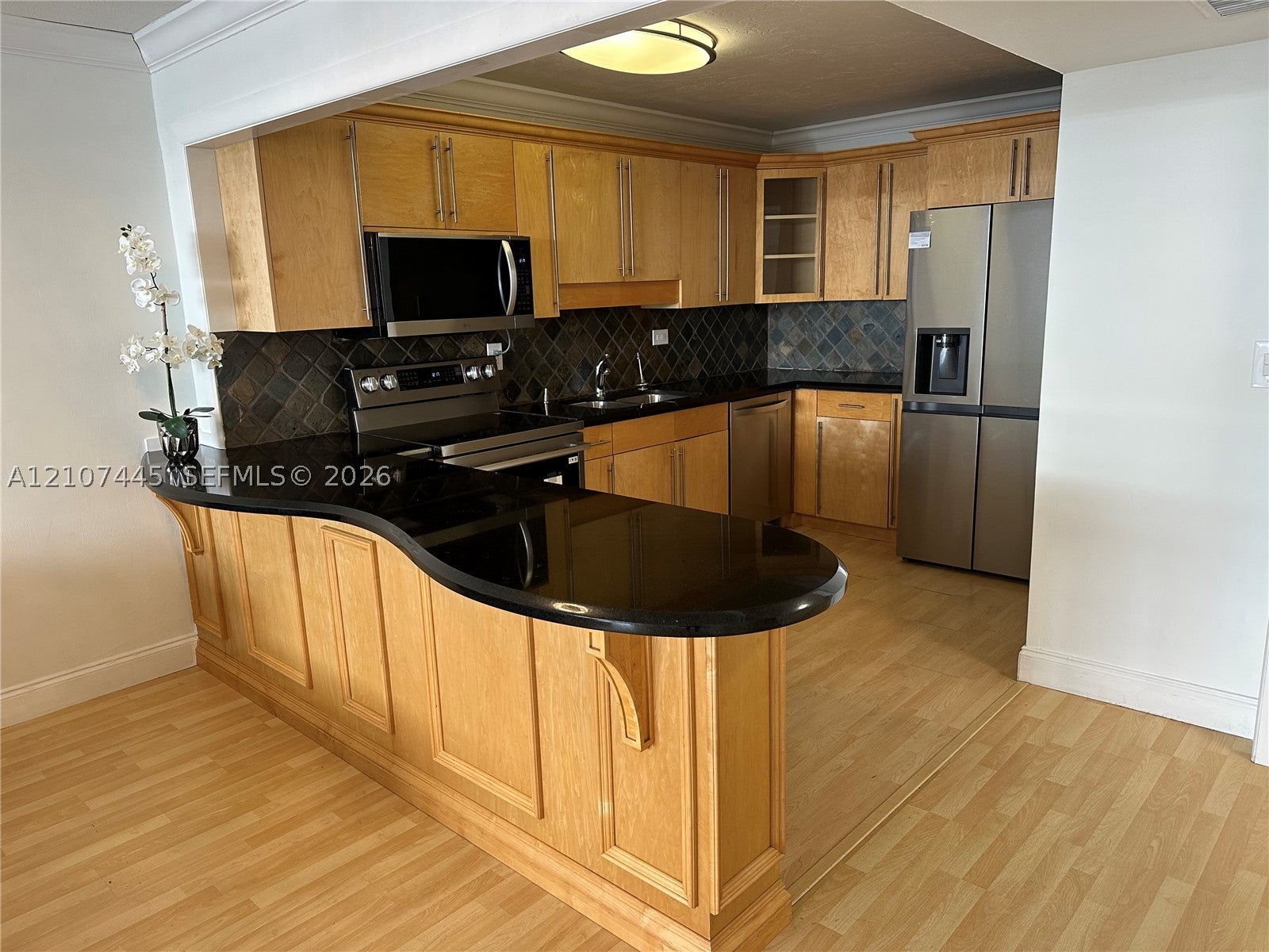 6039 Collins Ave PH21