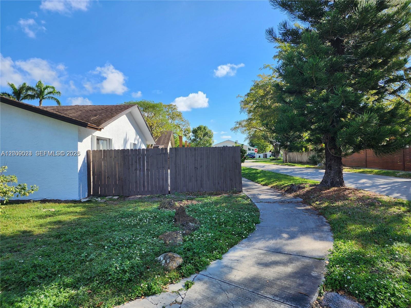 CALUSA CLUB ESTATES 5TH A - Residential