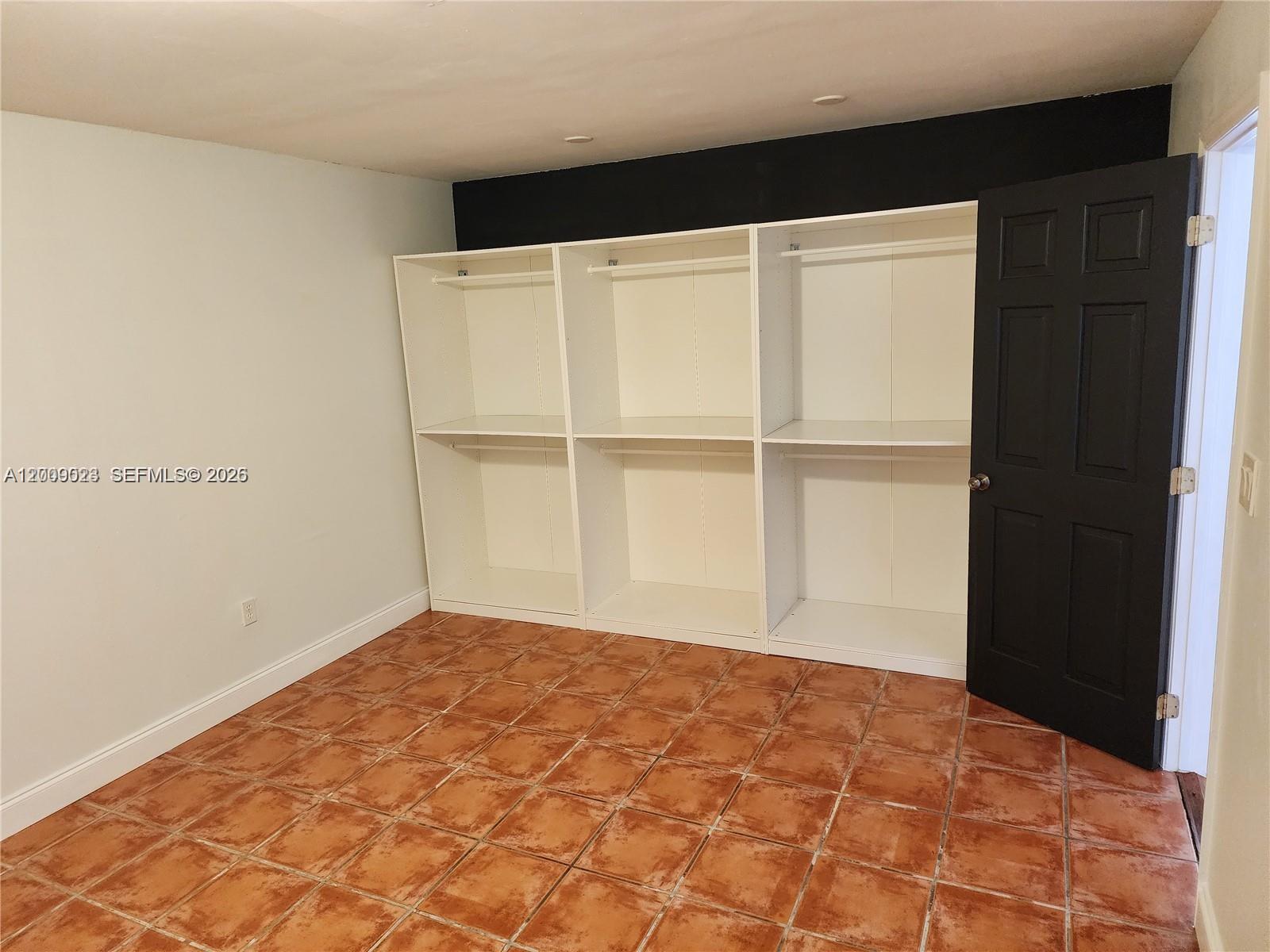 CALUSA CLUB ESTATES 5TH A - Residential