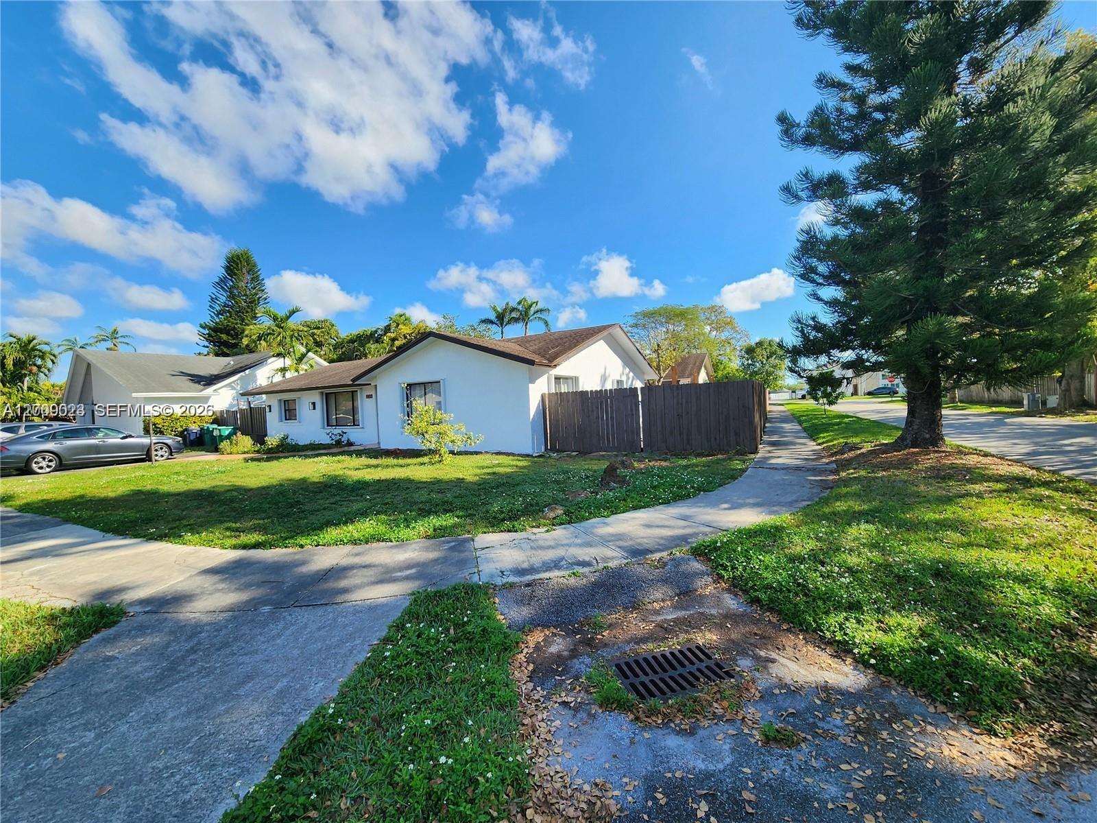 CALUSA CLUB ESTATES 5TH A - Residential