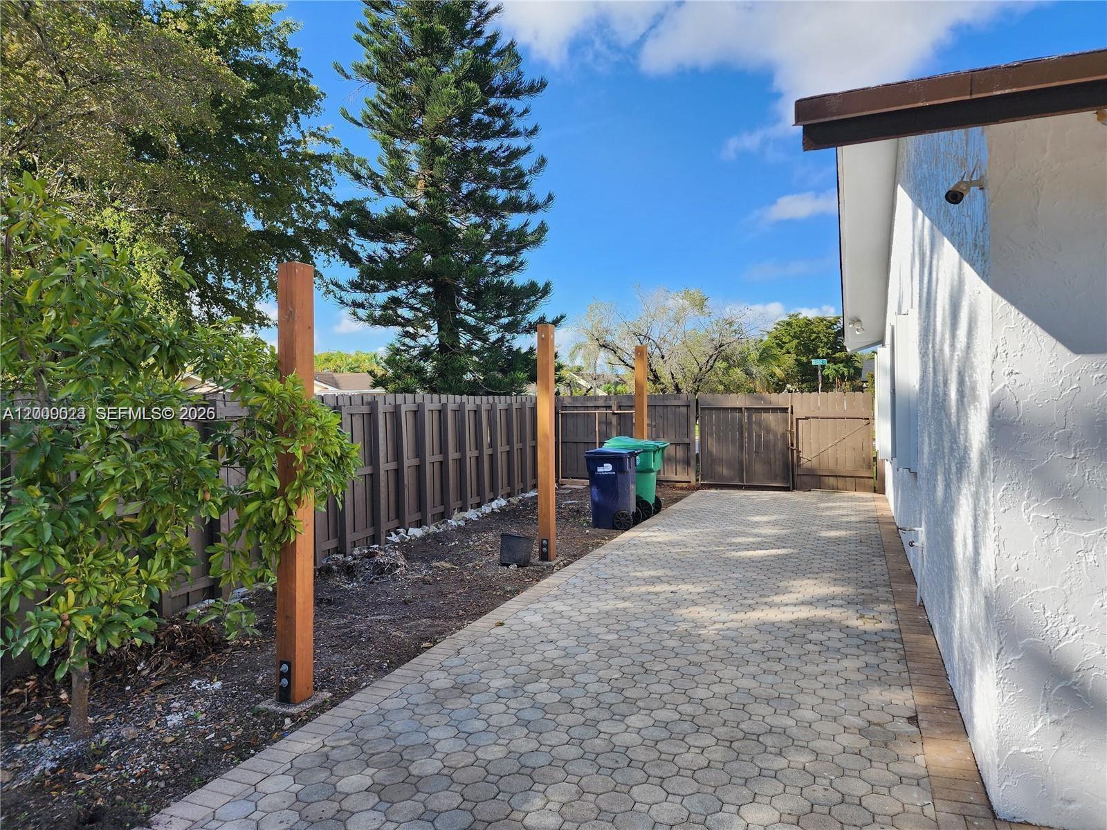 CALUSA CLUB ESTATES 5TH A - Residential