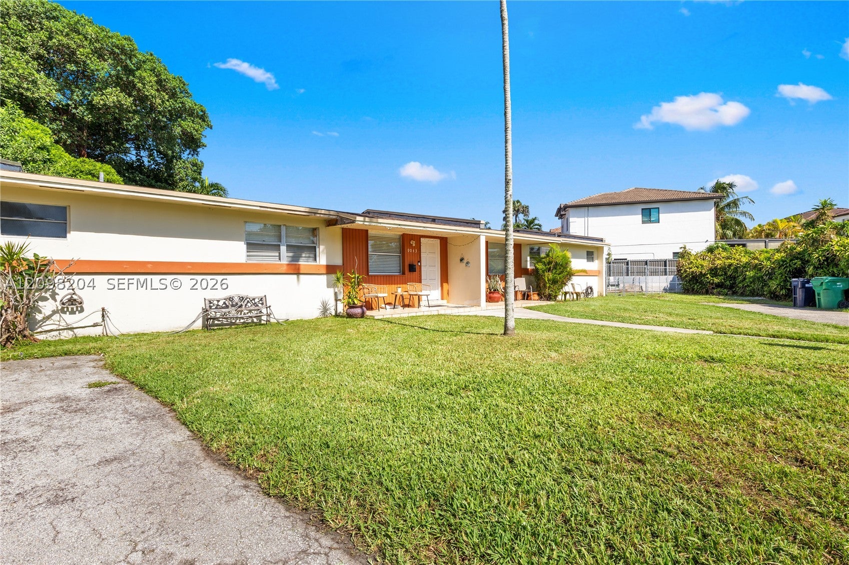 9041 SW 42nd St, Miami, FL, 33165/$925,000 3 9041 SW 42nd St