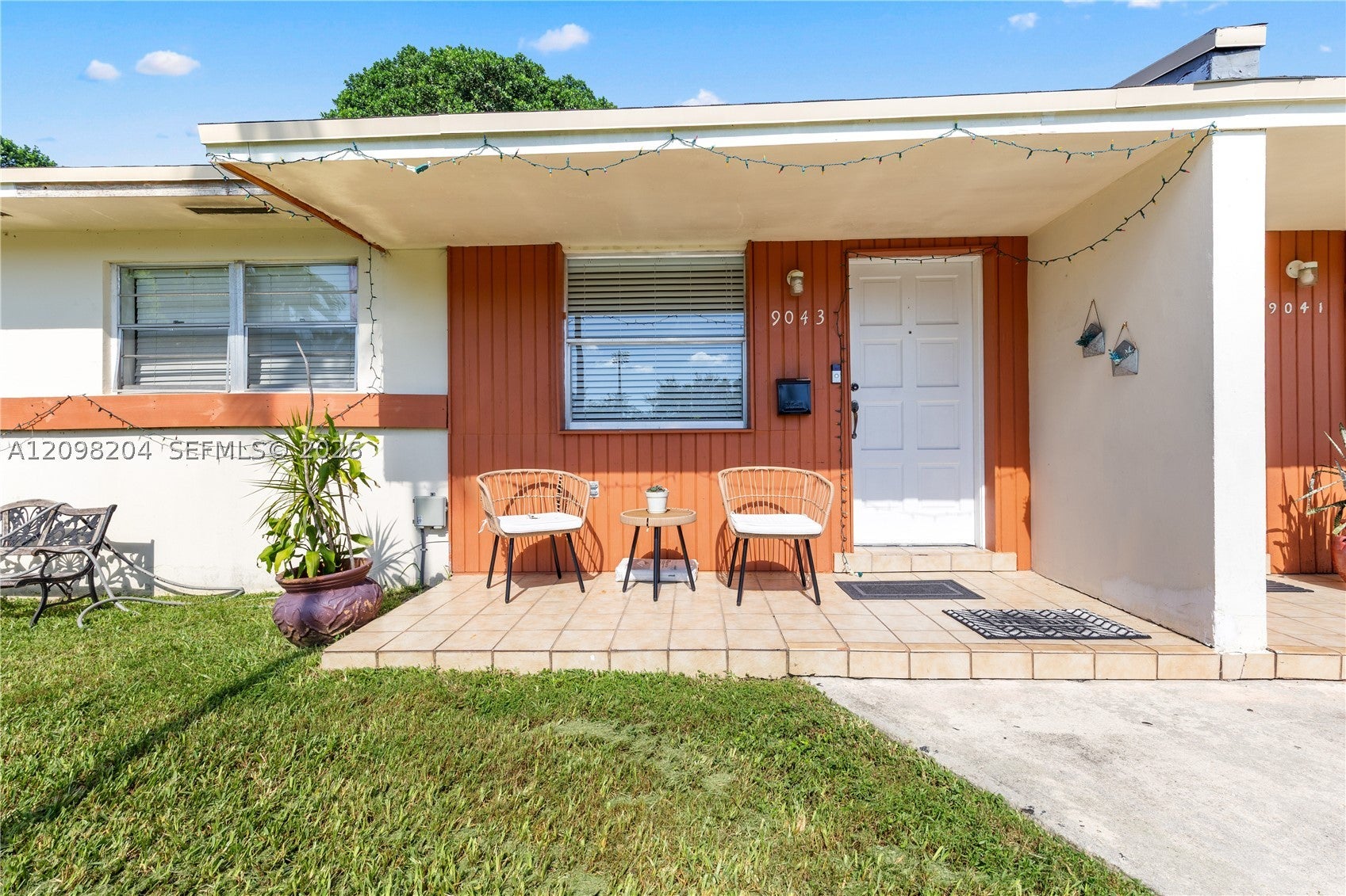 9041 SW 42nd St, Miami, FL, 33165/$925,000 2 9041 SW 42nd St