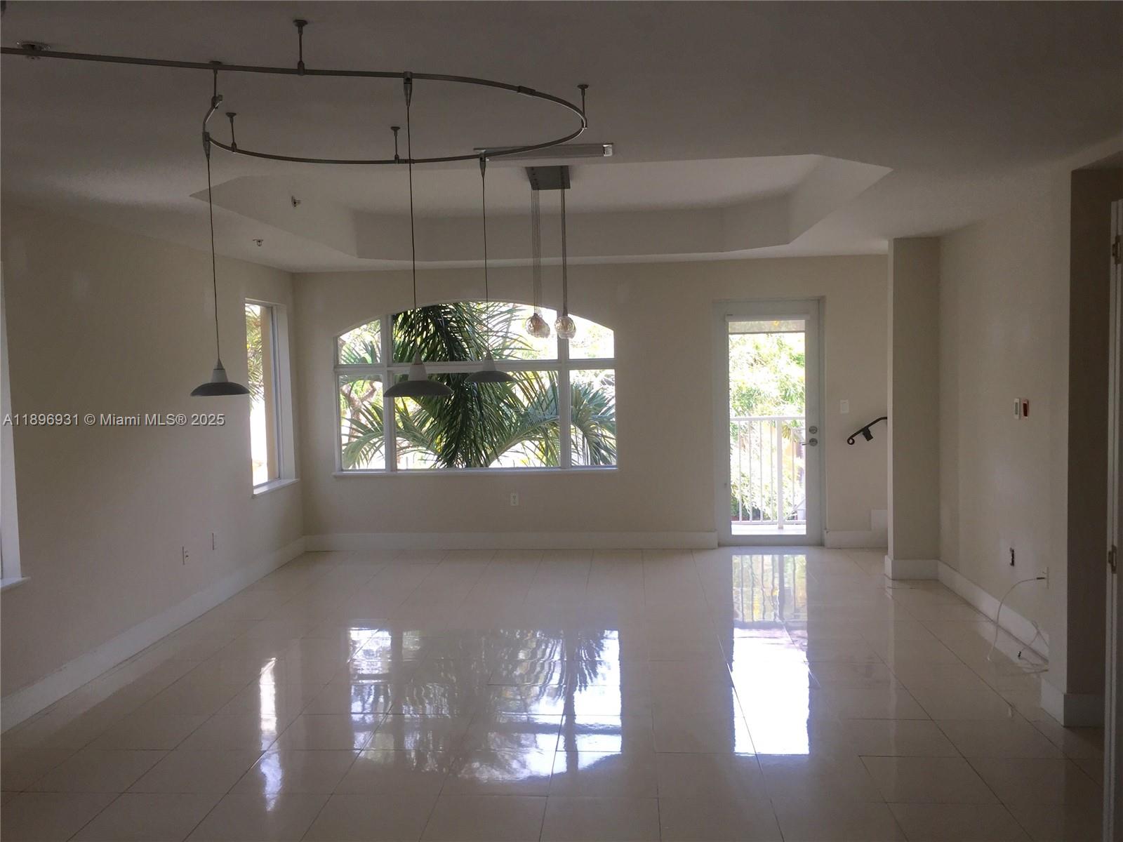 MERCO AT AVENTURA - Residential Lease