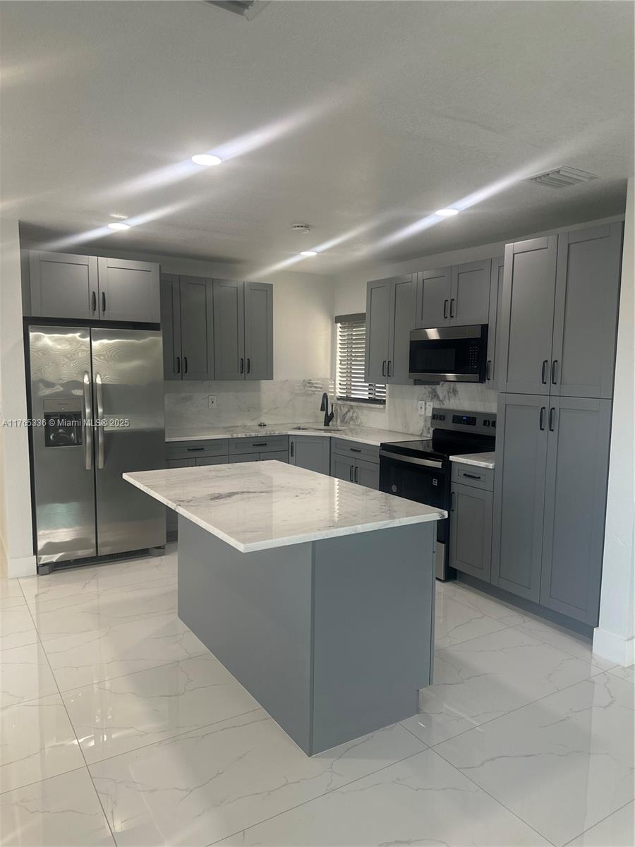 16900 Nw 36th Ave, Miami Gardens, Broward County, Florida - 3 Bedrooms  
2 Bathrooms - 