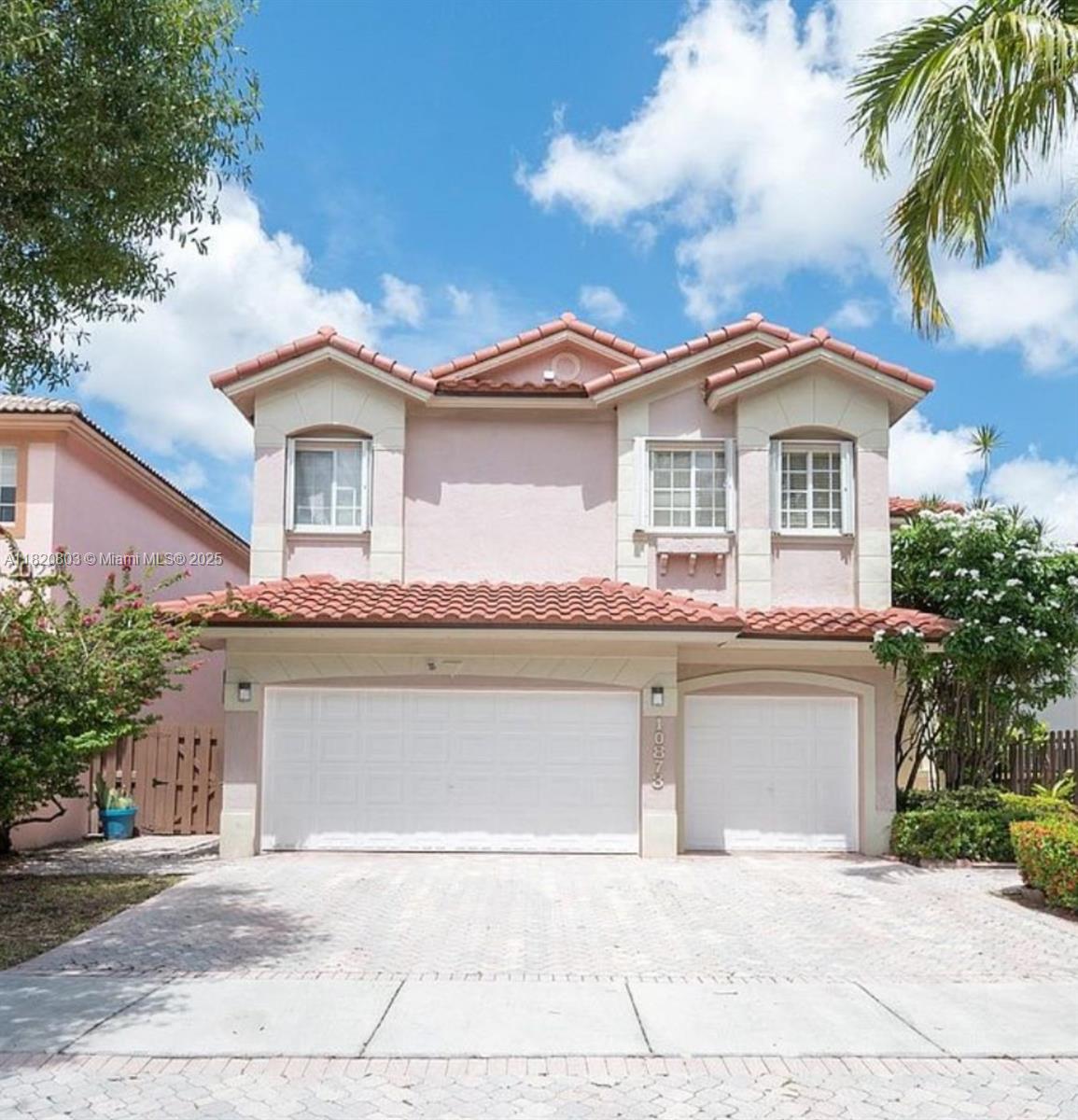 10873 Nw 71st St, Doral, Miami-Dade County, Florida - 5 Bedrooms  
3 Bathrooms - 