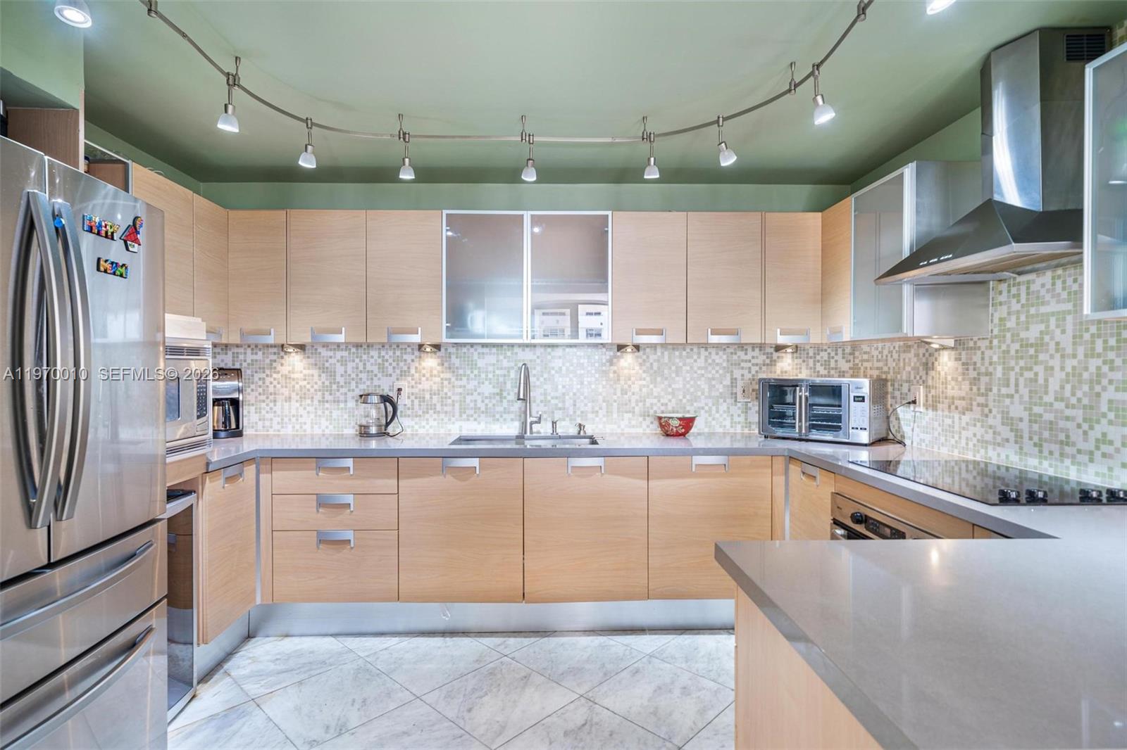 THE GEORGIAN CONDO PH1010 - Residential