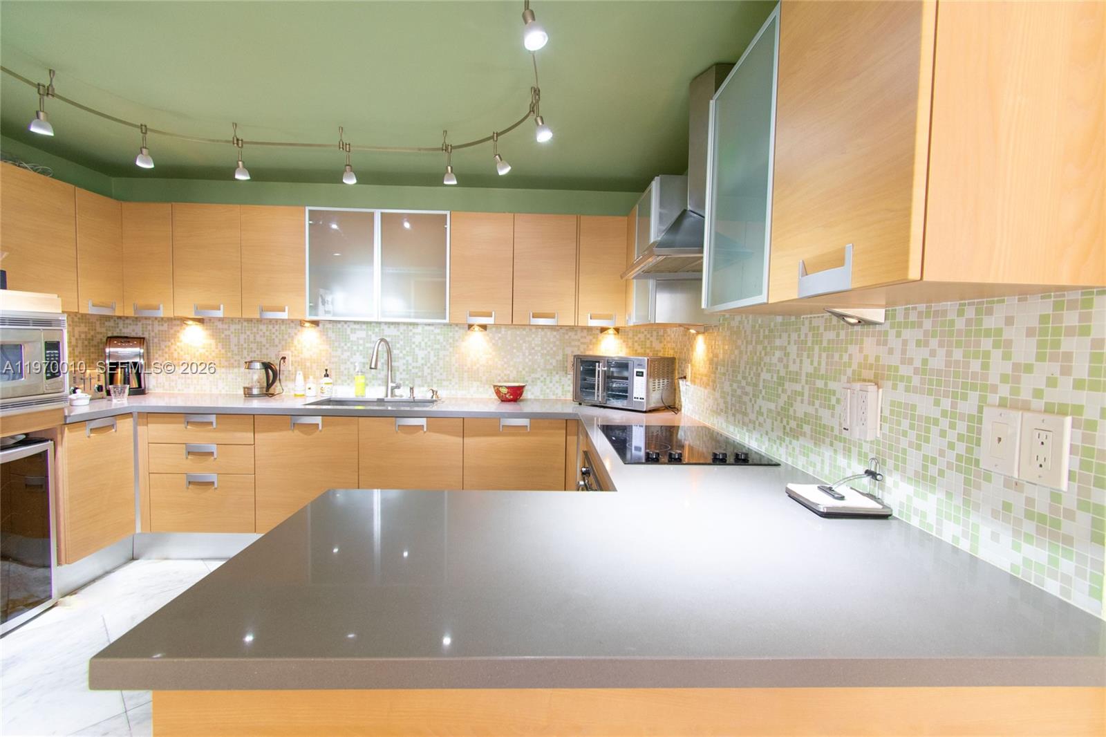 THE GEORGIAN CONDO PH1010 - Residential