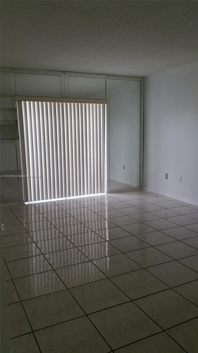 TEMPO CONDO PH I - Residential