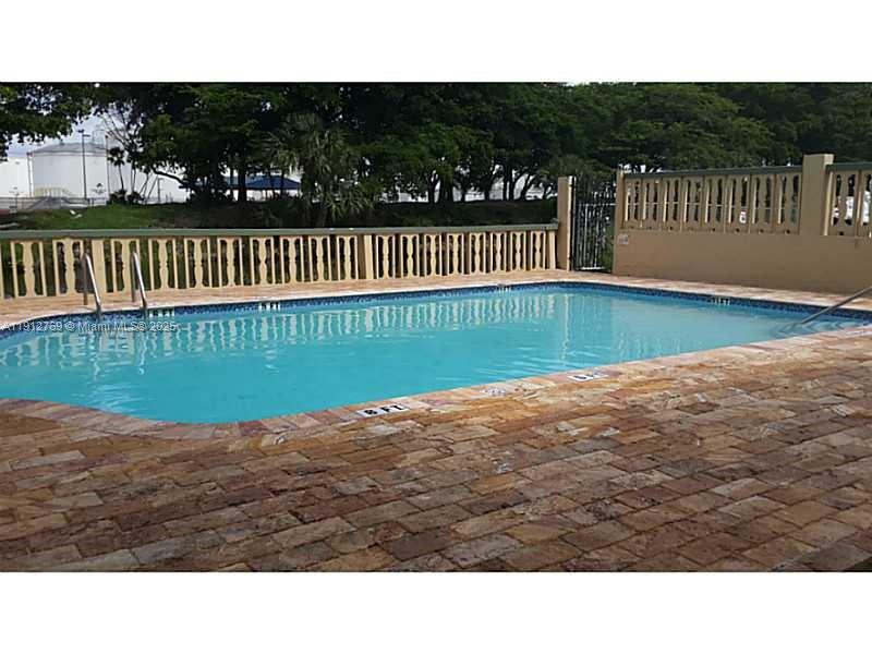 TEMPO CONDO PH I - Residential