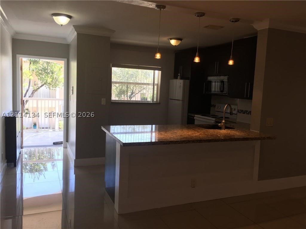 12143 Royal Palm Blvd 8E
