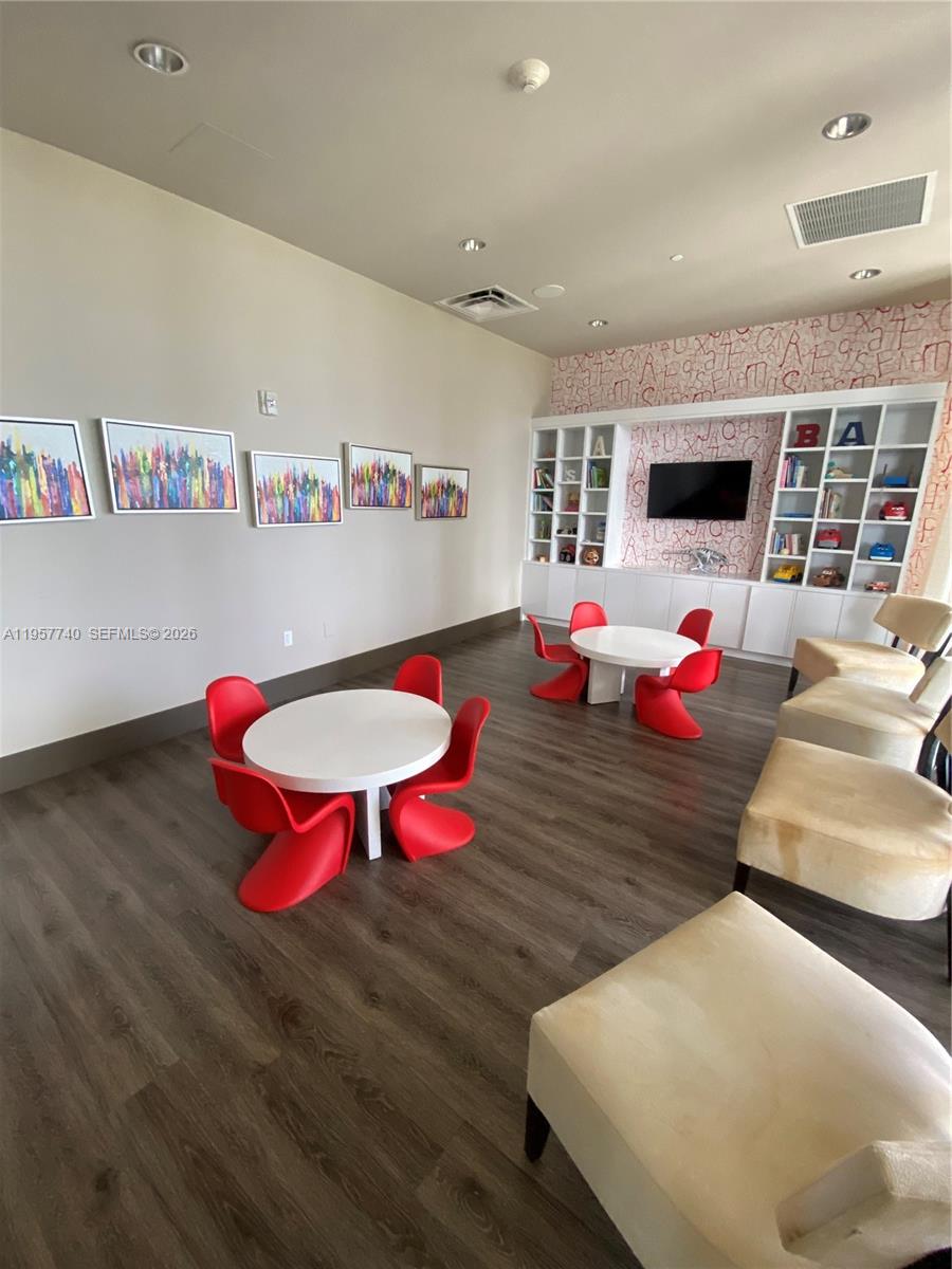 5252 PASEO CONDO - Residential