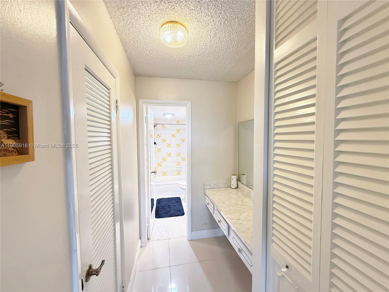 HOLLYBROOK GOLF AND - Residential Lease