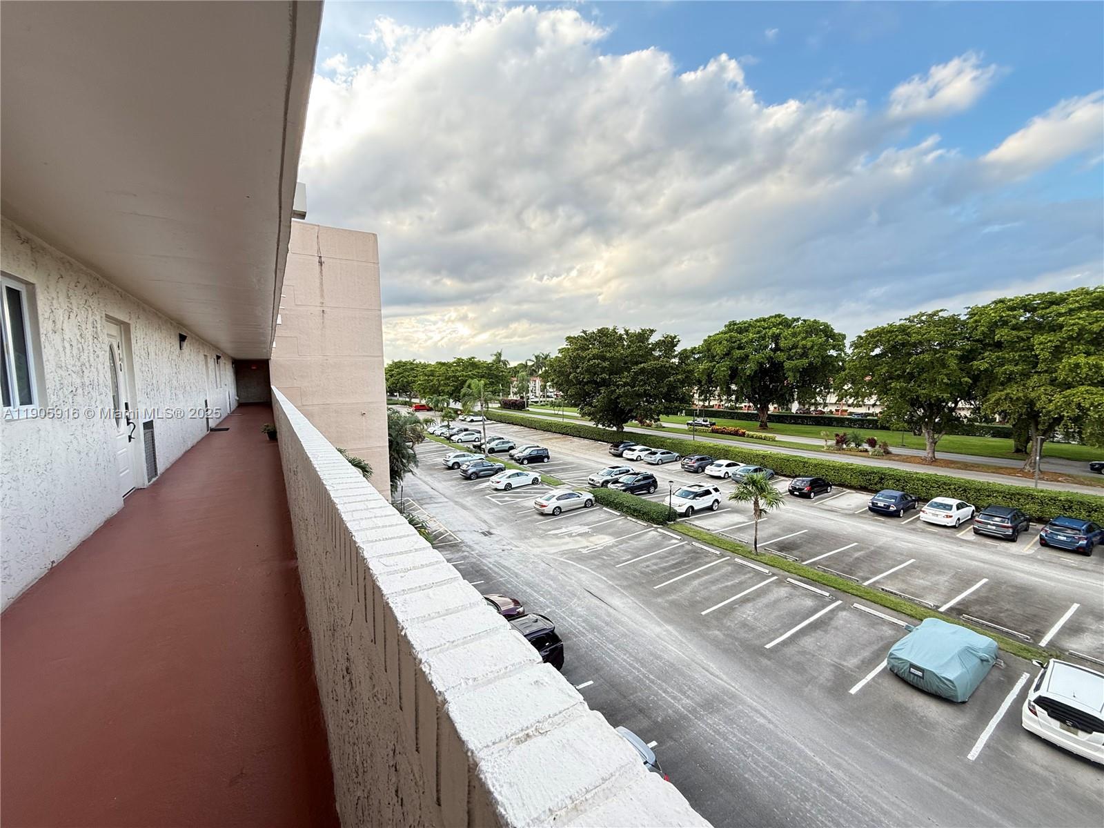 HOLLYBROOK GOLF AND - Residential Lease