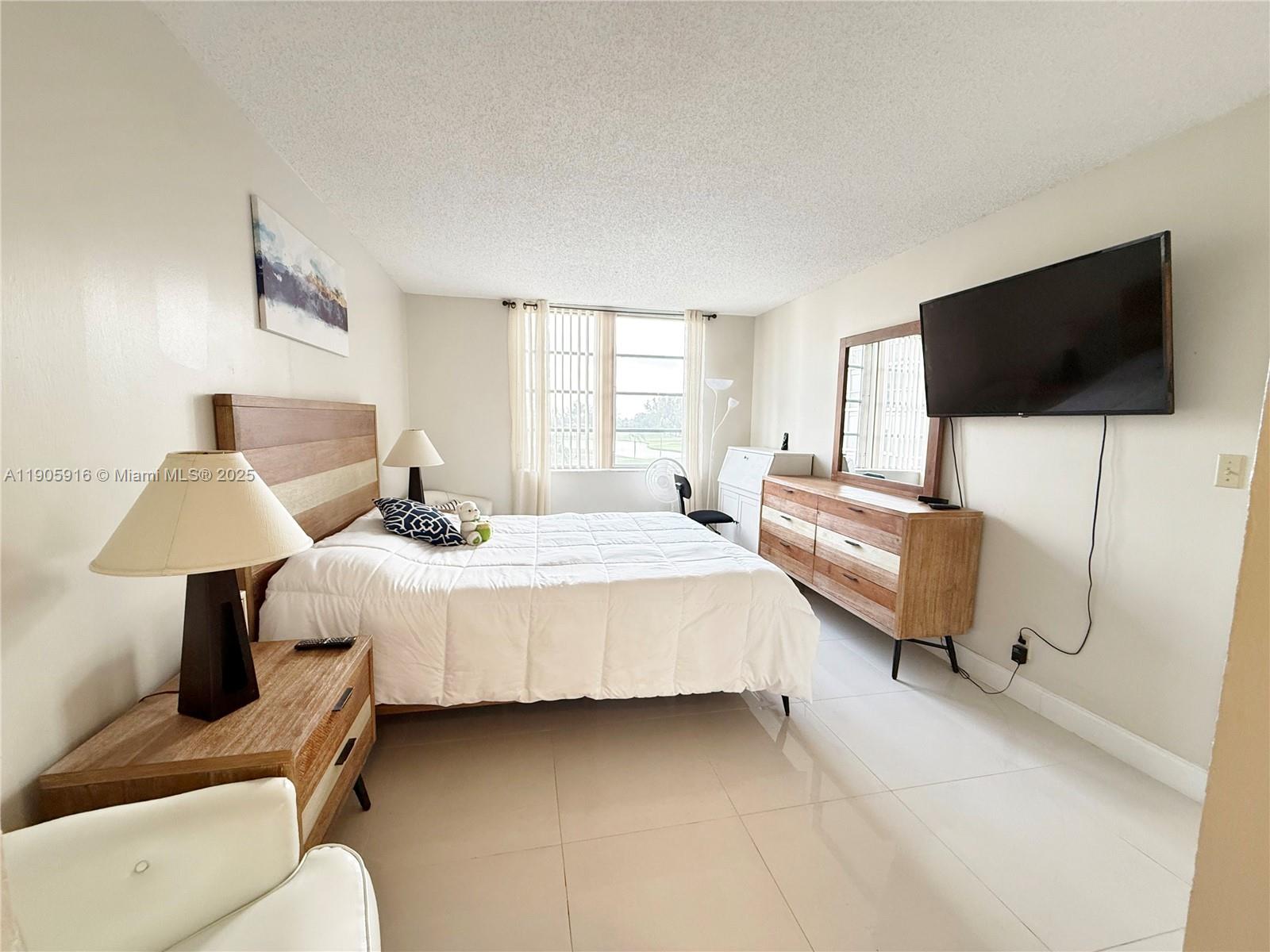 HOLLYBROOK GOLF AND - Residential Lease