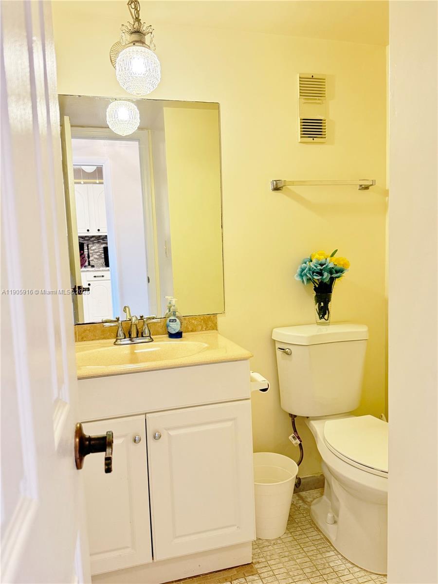 HOLLYBROOK GOLF AND - Residential Lease