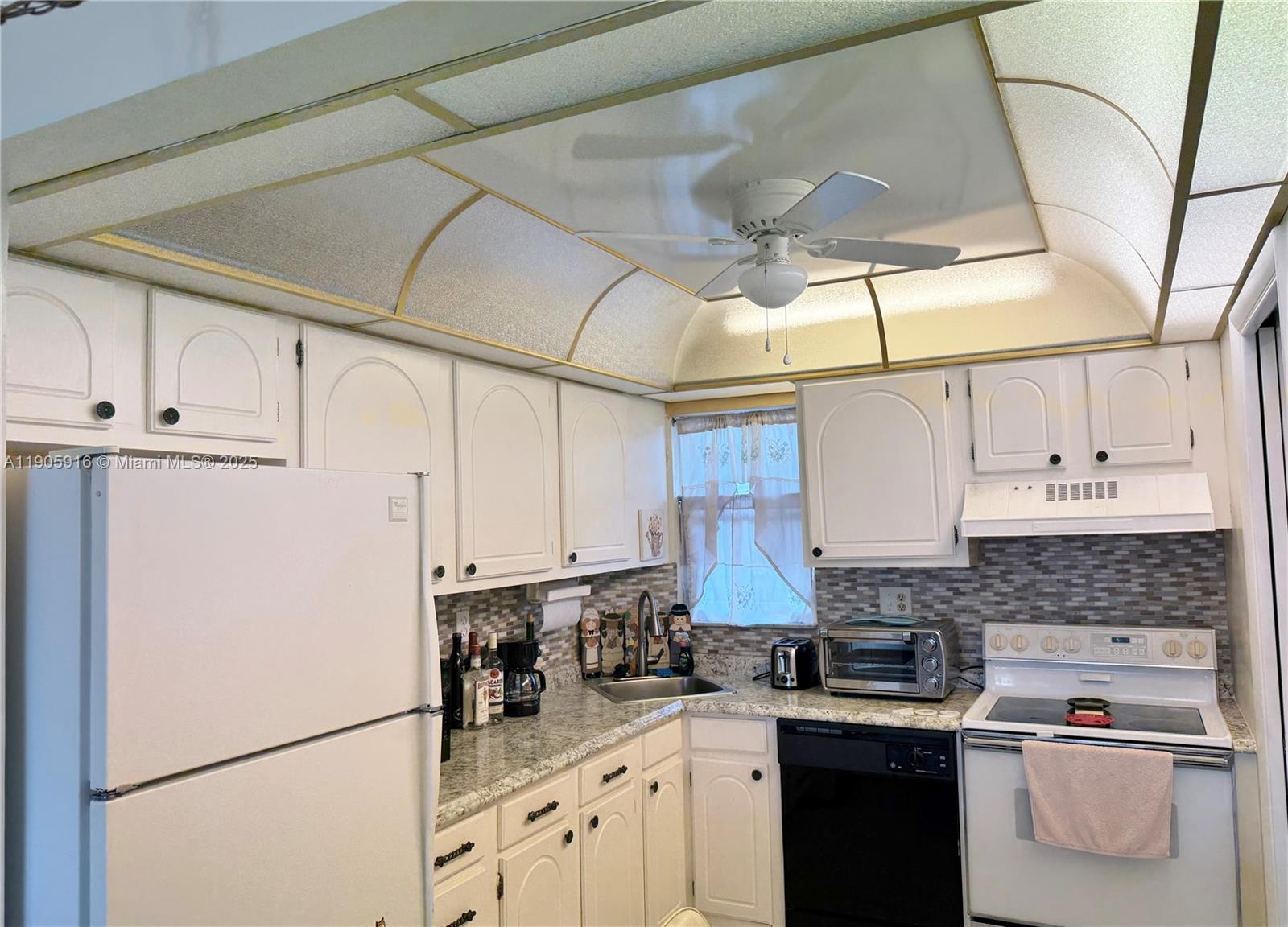 HOLLYBROOK GOLF AND - Residential Lease