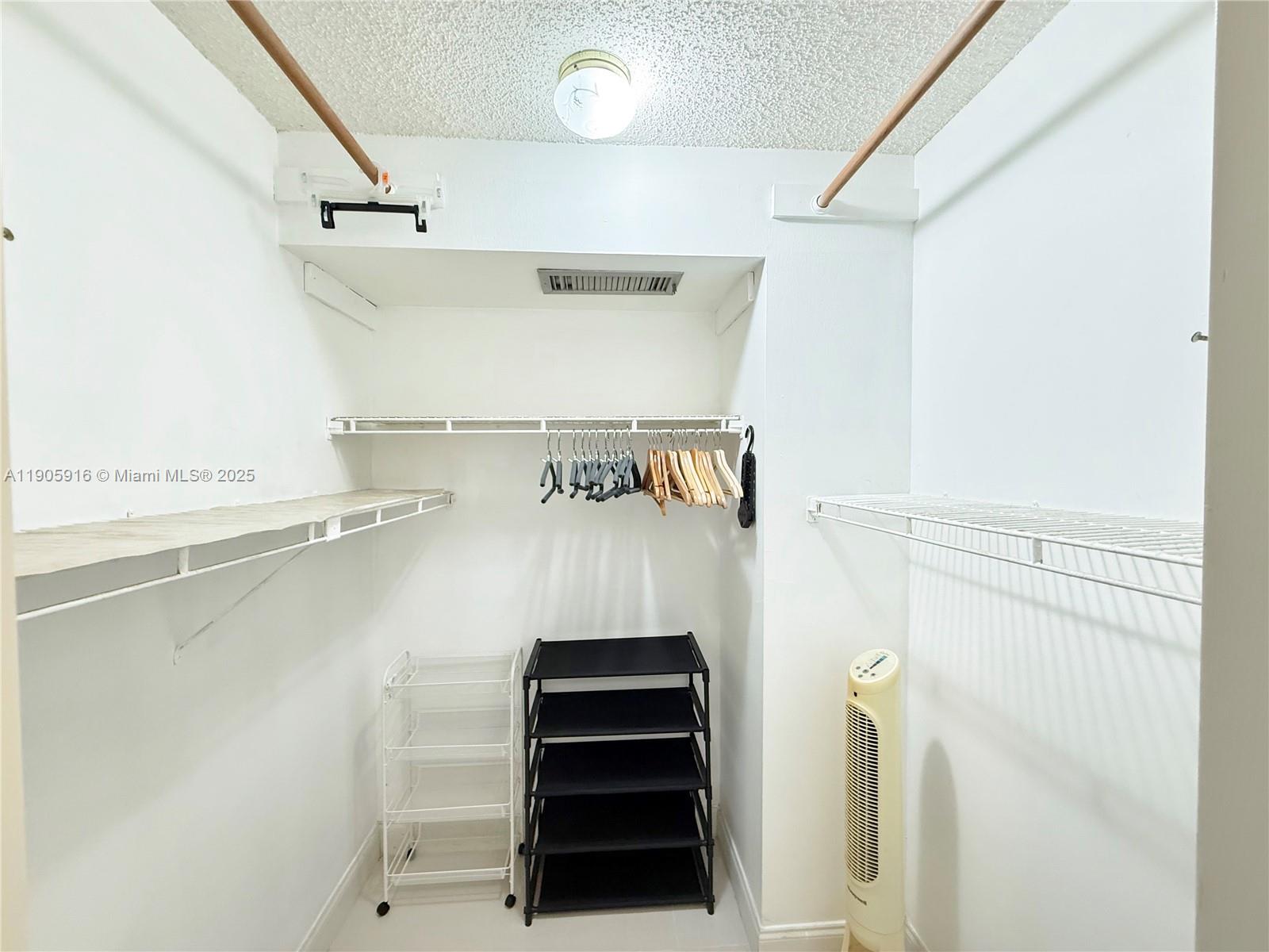 HOLLYBROOK GOLF AND - Residential Lease