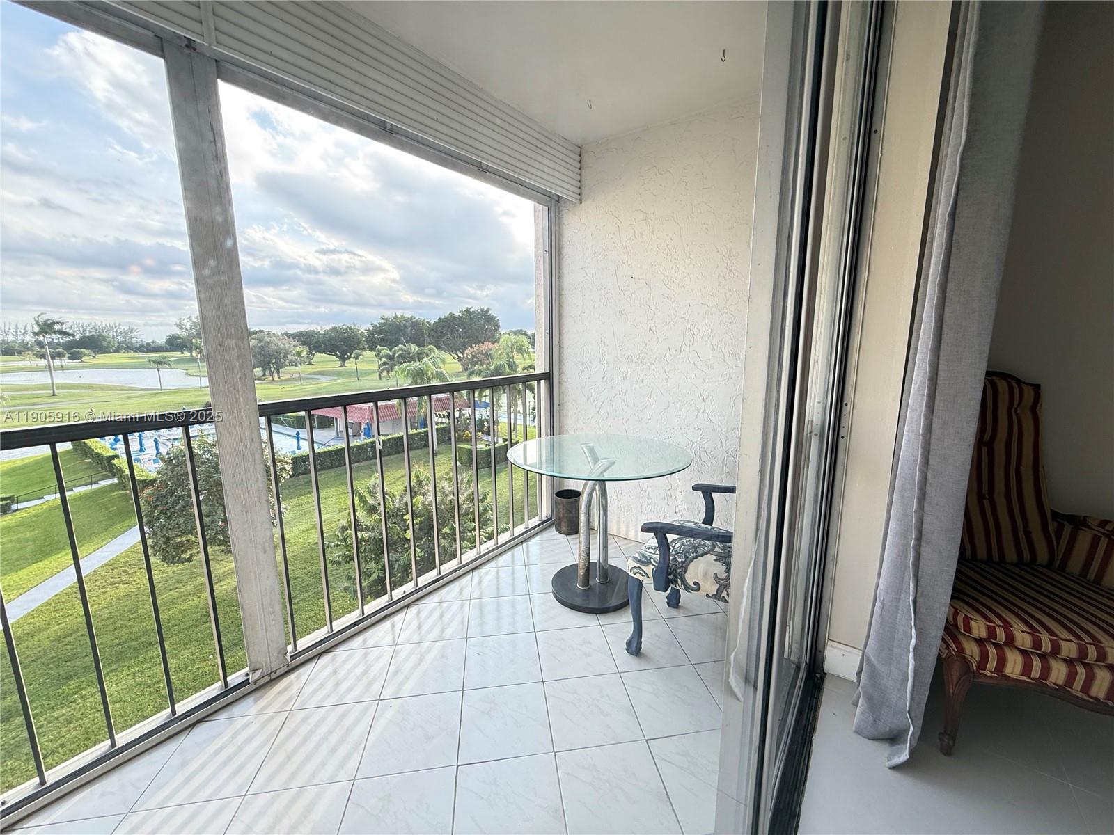 HOLLYBROOK GOLF AND - Residential Lease