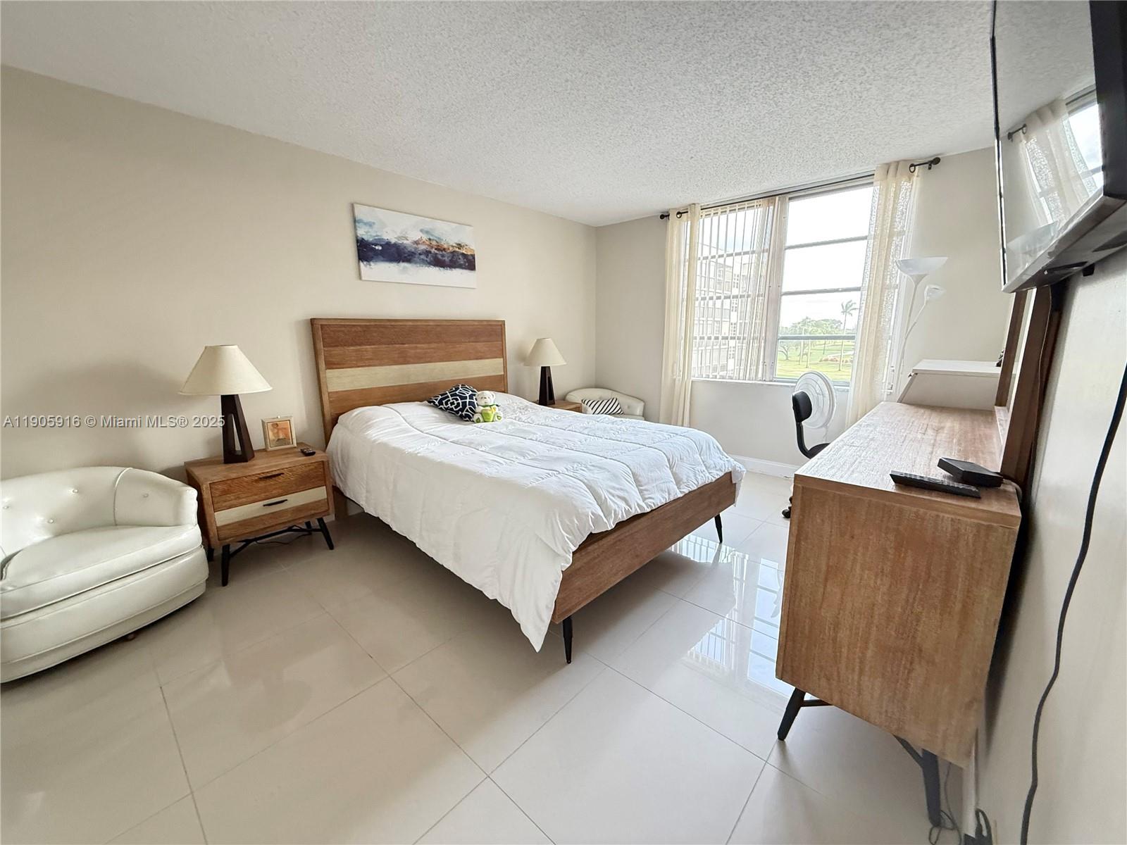 HOLLYBROOK GOLF AND - Residential Lease