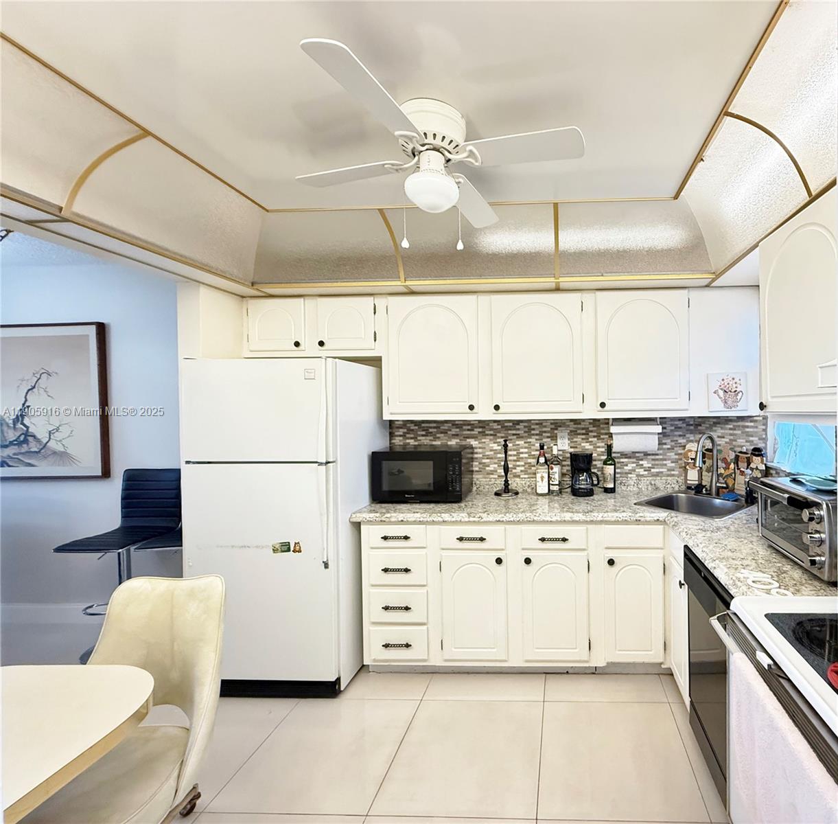 HOLLYBROOK GOLF AND - Residential Lease