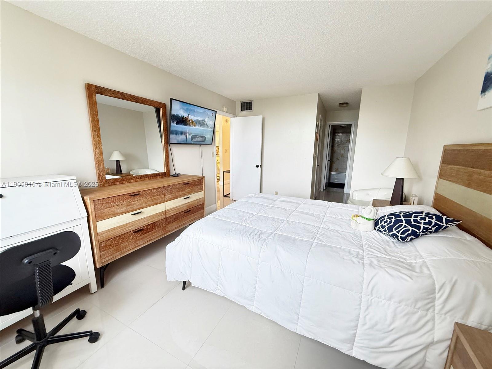 HOLLYBROOK GOLF AND - Residential Lease