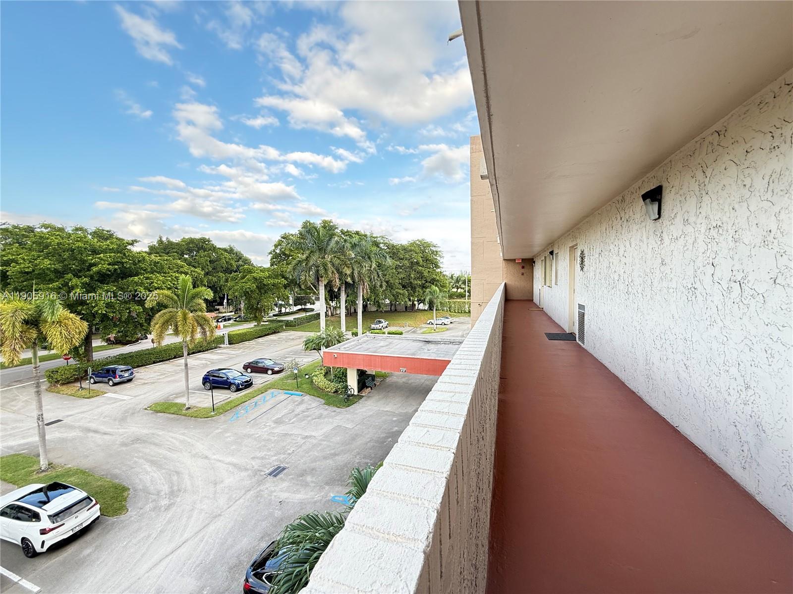 HOLLYBROOK GOLF AND - Residential Lease