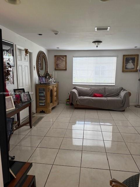 Spacious 1-Bedroom 1-Bathroom Unit – This bright and roomy 1-bedroom unit features two levels of living space with private, independent entrance, fully equipped kitchen, generous walk-in closet and 2 dedicated parking spaces. Optional partial furnishings Utilities included: Water, electricity, and Wi-Fi. Move-in ready on October 1st!