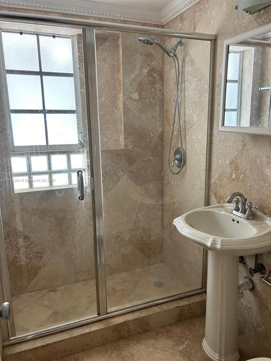 LINCOLN ROAD VILLAS CONDO - Residential