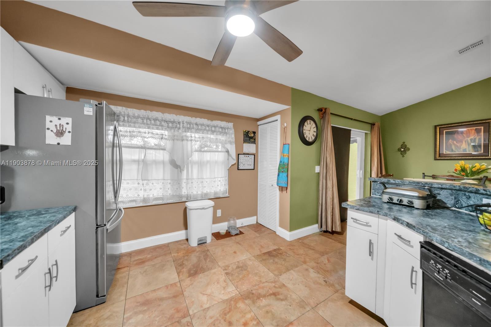 SAN CARLOS PARK - Residential