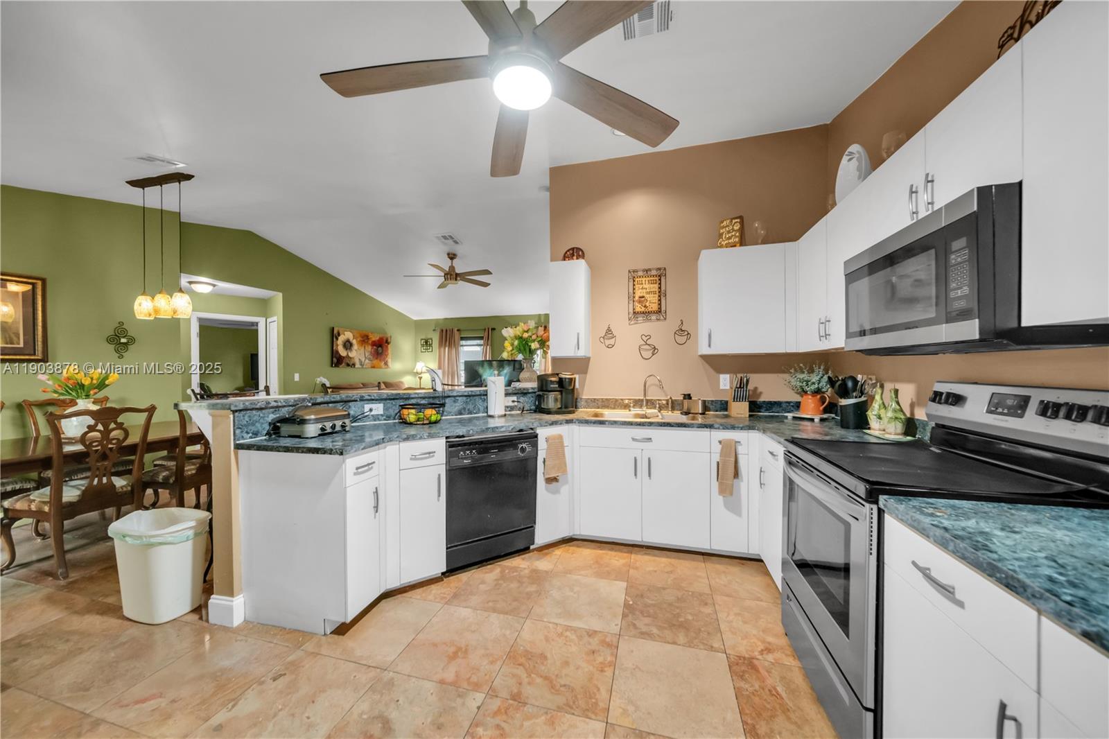 SAN CARLOS PARK - Residential