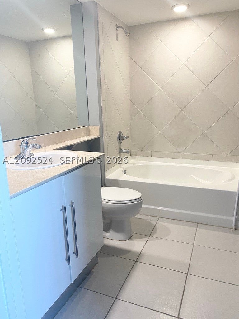 335 BISCAYNE BL 4200