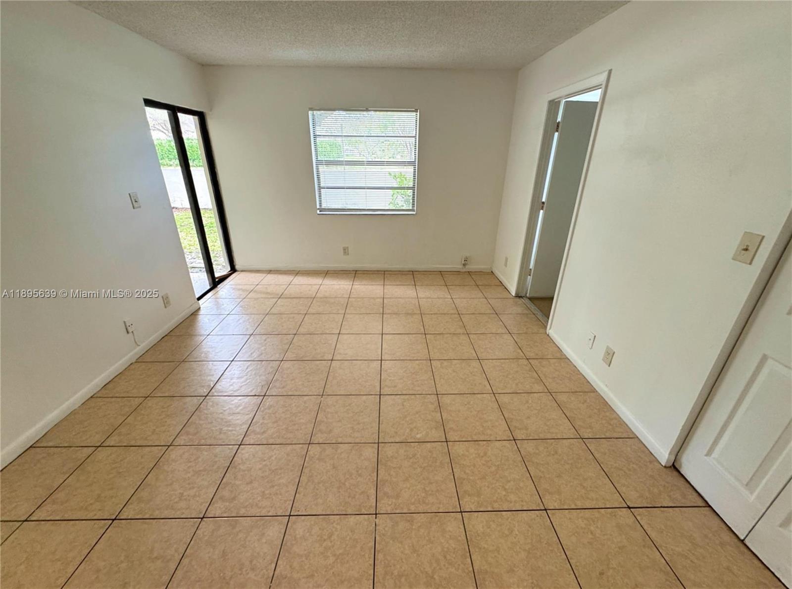 CASTLEWOOD - Residential Lease