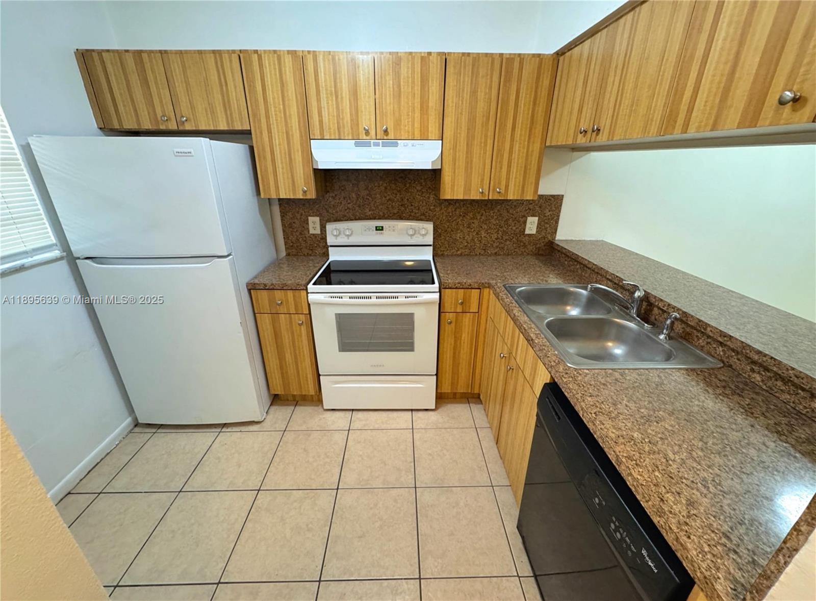 CASTLEWOOD - Residential Lease