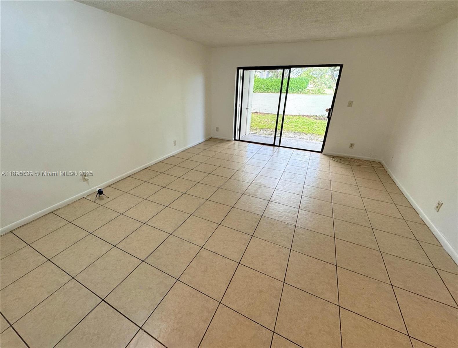 CASTLEWOOD - Residential Lease
