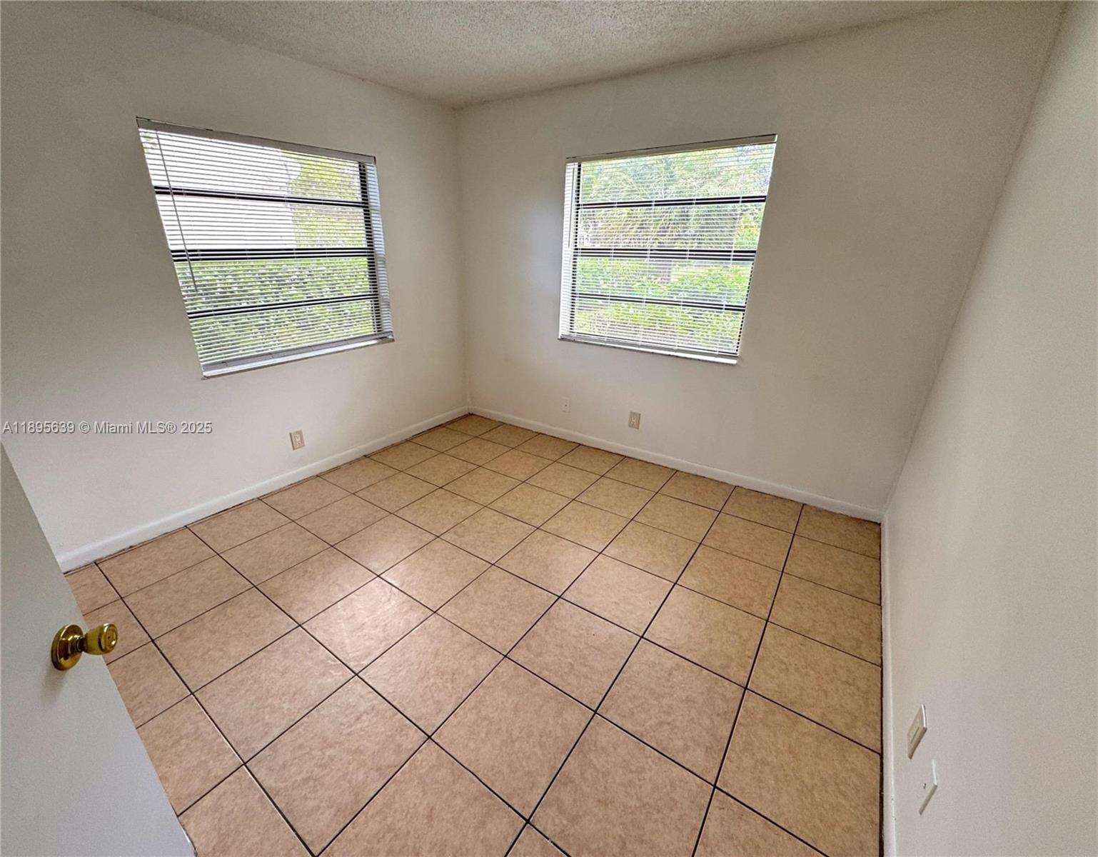 CASTLEWOOD - Residential Lease