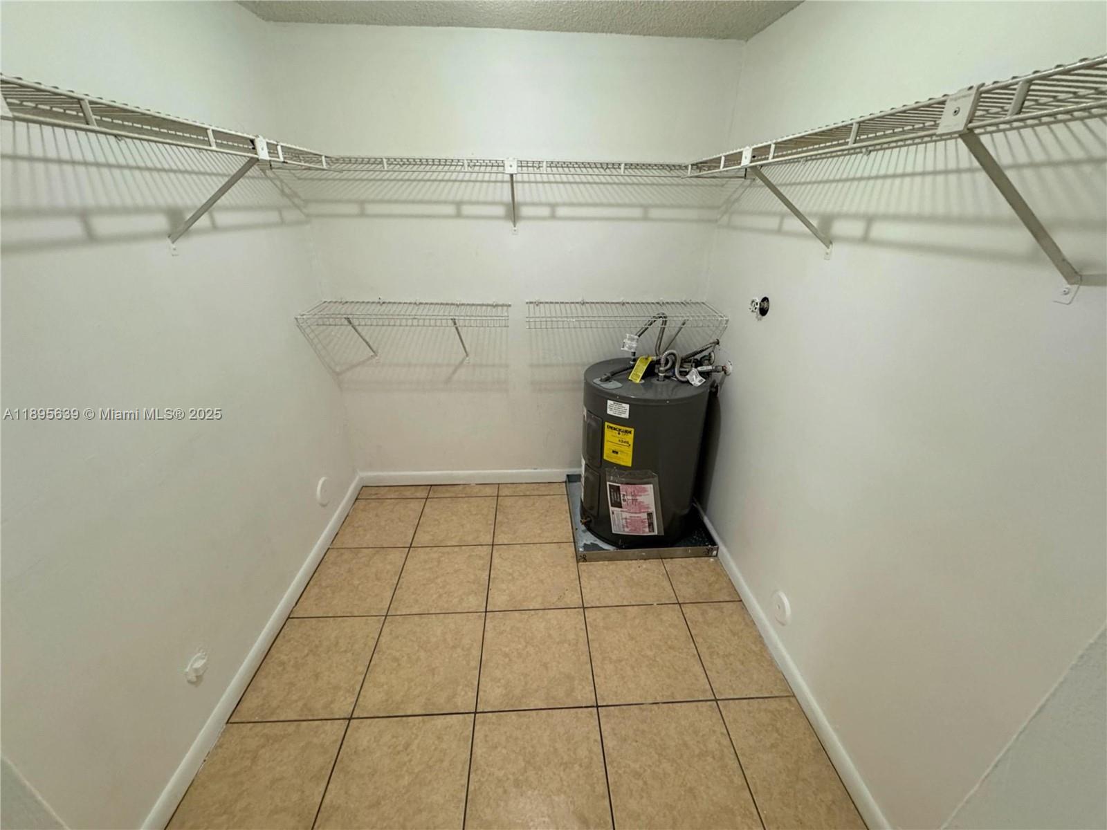 CASTLEWOOD - Residential Lease