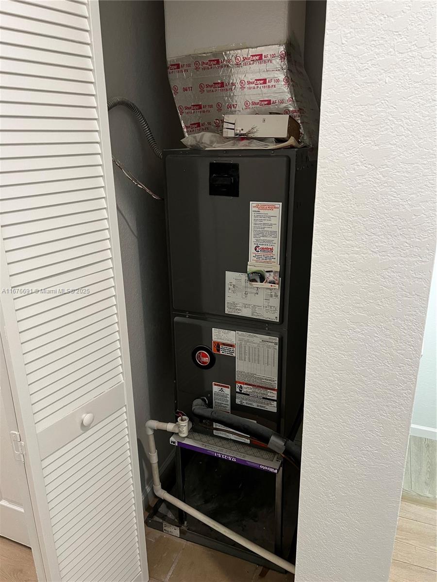 BAYWINDS OF GALAPAGOS FIR - Residential