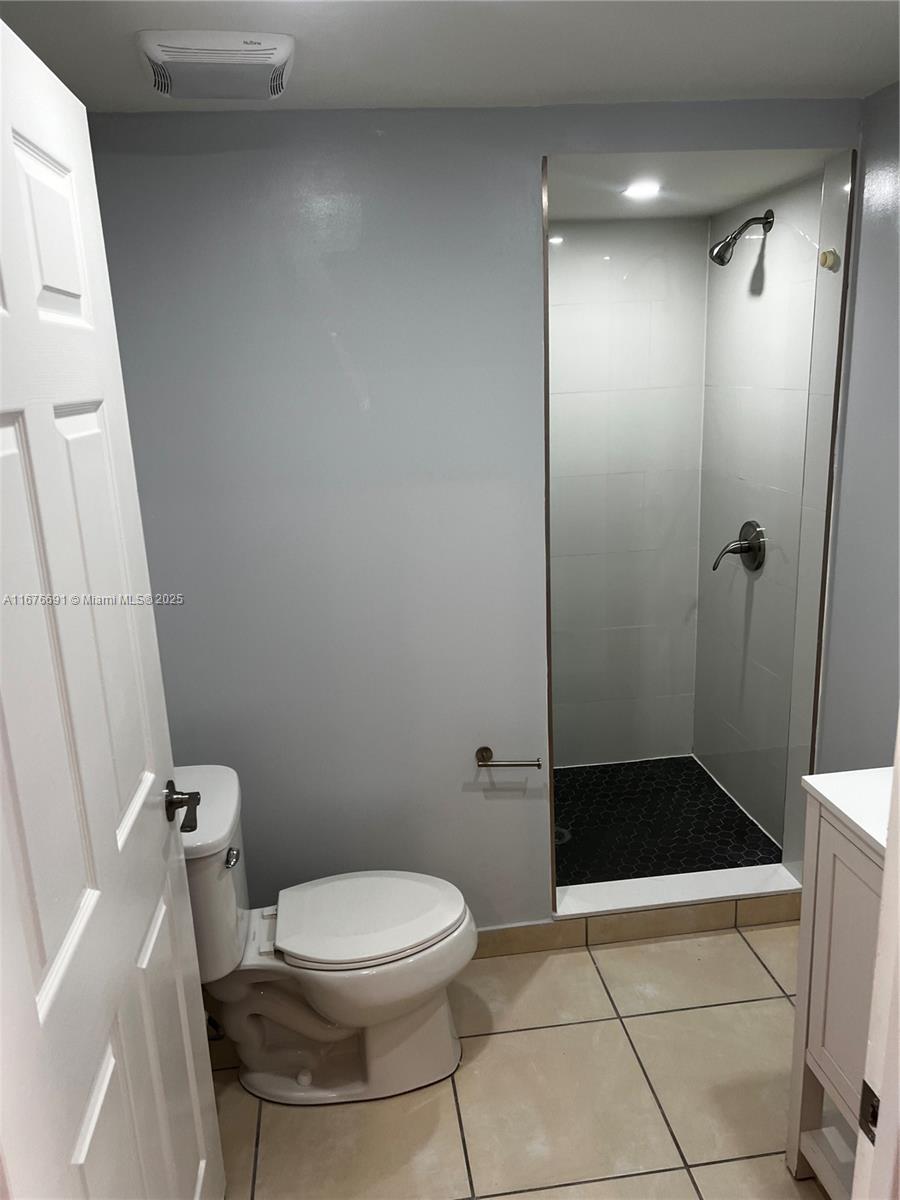 BAYWINDS OF GALAPAGOS FIR - Residential